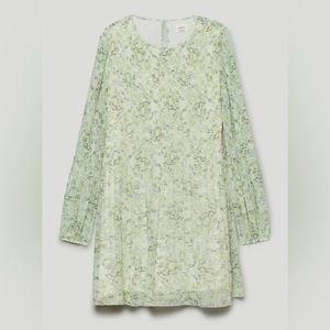 Daydreamer Mini Dress in White/Grass green